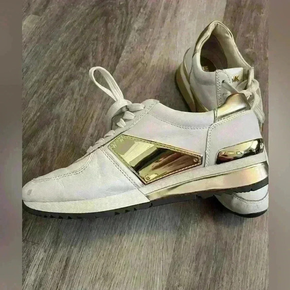 Michael Kors White Leather Sneakers with gold detail - Picture 10 of 15